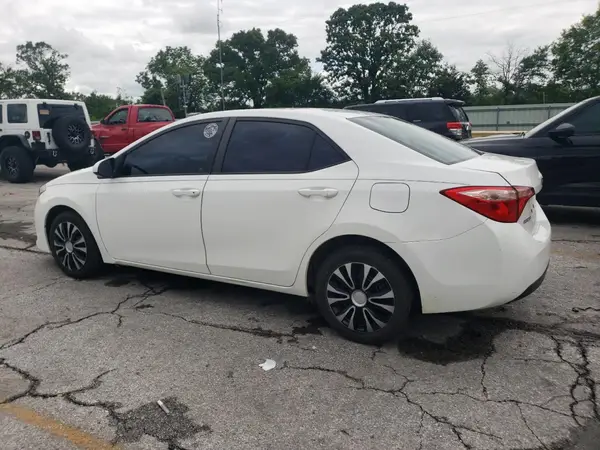 5YFBURHE0HP629258 2017 TOYOTA COROLLA - Image 2