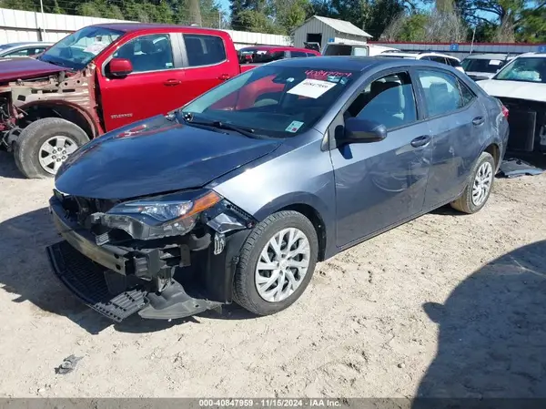 5YFBURHE0HP633147 2017 TOYOTA COROLLA - Image 2