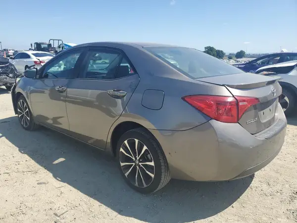 5YFBURHE0HP633195 2017 TOYOTA COROLLA - Image 2