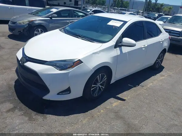 5YFBURHE0HP633438 2017 TOYOTA COROLLA - Image 2