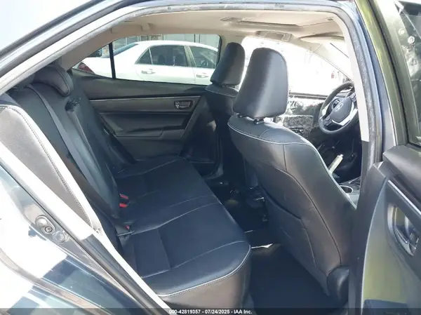 5YFBURHE0HP633648 2017 TOYOTA COROLLA - Image 8