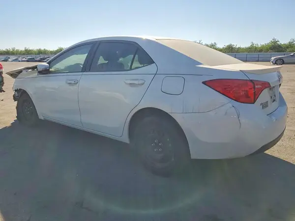 5YFBURHE0HP633777 2017 TOYOTA COROLLA - Image 2