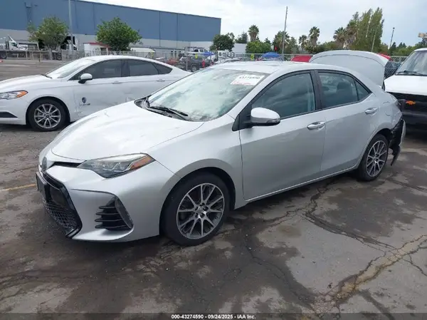 5YFBURHE0HP634735 2017 TOYOTA COROLLA - Image 2