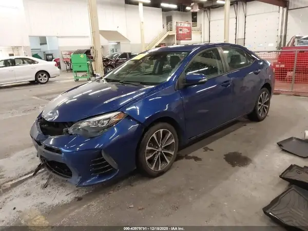 5YFBURHE0HP640146 2017 TOYOTA COROLLA - Image 2