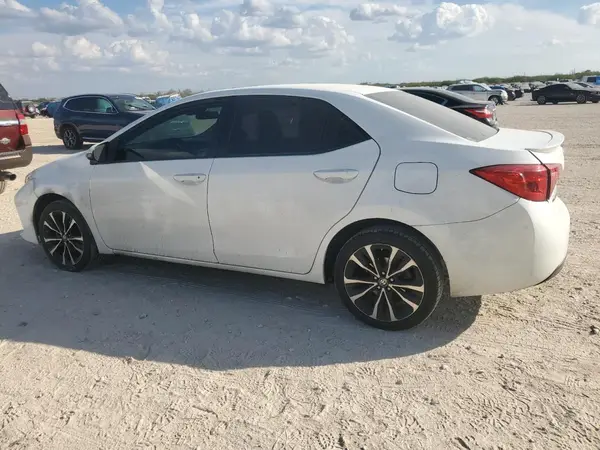 5YFBURHE0HP643211 2017 TOYOTA COROLLA - Image 2