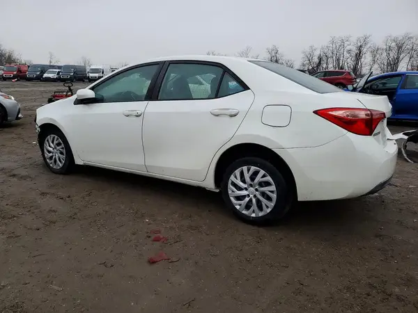 5YFBURHE0HP643628 2017 TOYOTA COROLLA - Image 2