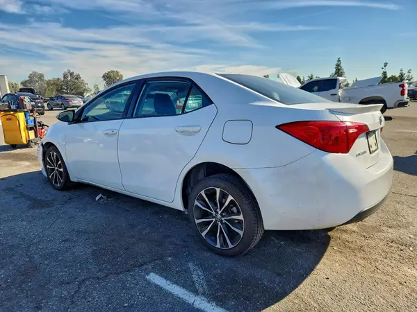 5YFBURHE0HP646321 2017 TOYOTA COROLLA - Image 2