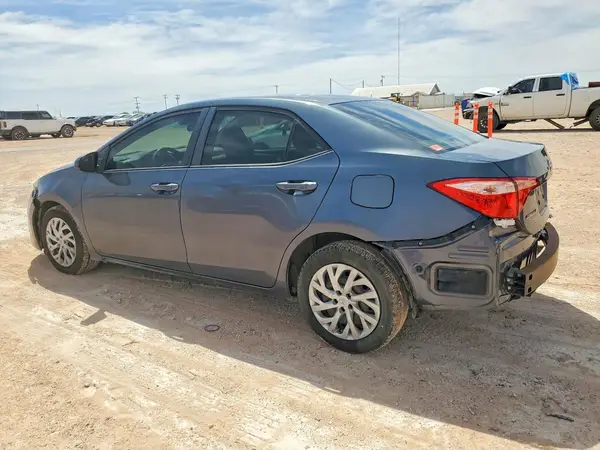 5YFBURHE0HP647257 2017 TOYOTA COROLLA - Image 2