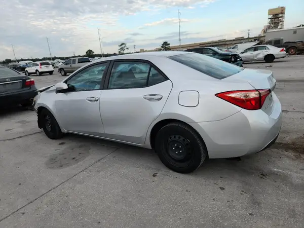 5YFBURHE0HP647758 2017 TOYOTA COROLLA - Image 2