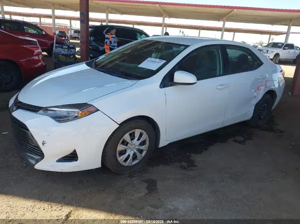 5YFBURHE0HP650529 2017 TOYOTA COROLLA - Image 2