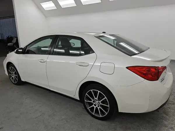 5YFBURHE0HP653804 2017 TOYOTA COROLLA - Image 2
