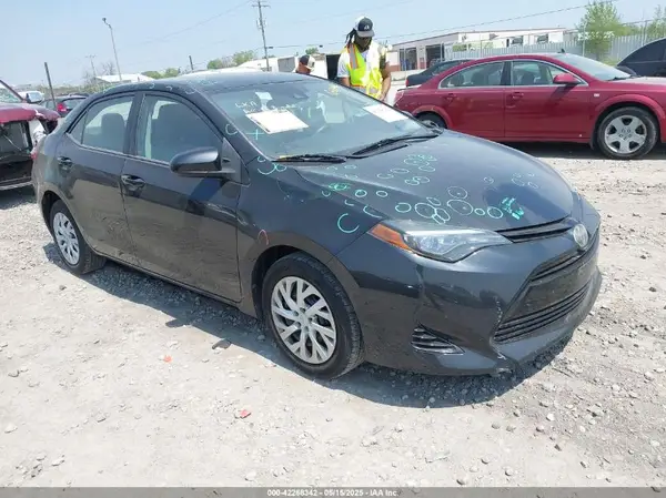5YFBURHE0HP656086 2017 TOYOTA COROLLA - Image 1