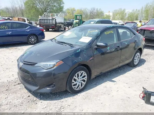 5YFBURHE0HP656086 2017 TOYOTA COROLLA - Image 2