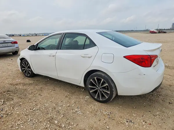5YFBURHE0HP656590 2017 TOYOTA COROLLA - Image 2