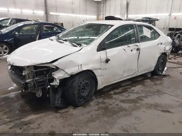 5YFBURHE0HP657772 2017 TOYOTA COROLLA - Image 2