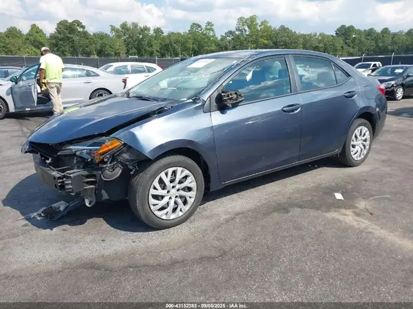5YFBURHE0HP658226 2017 TOYOTA COROLLA - Image 2