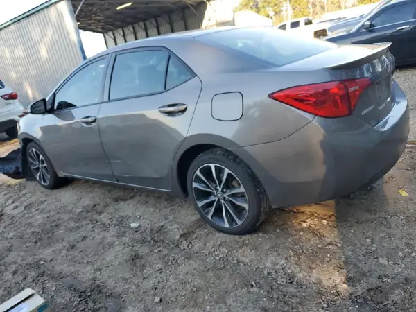 5YFBURHE0HP660607 2017 TOYOTA COROLLA - Image 2