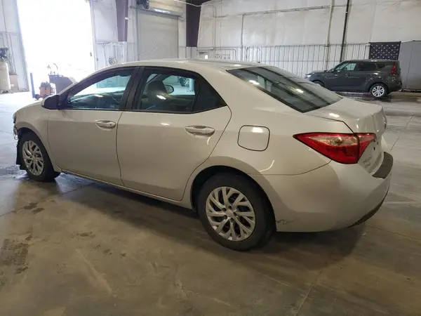 5YFBURHE0HP661904 2017 TOYOTA COROLLA - Image 2