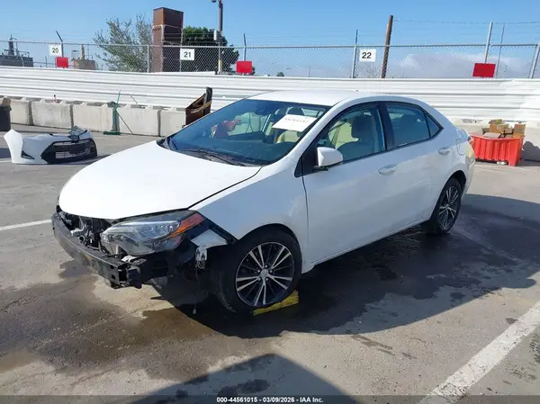 5YFBURHE0HP661983 2017 TOYOTA COROLLA - Image 2