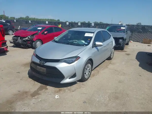 5YFBURHE0HP666830 2017 TOYOTA COROLLA - Image 2