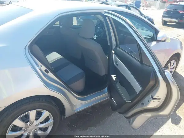 5YFBURHE0HP666830 2017 TOYOTA COROLLA - Image 8