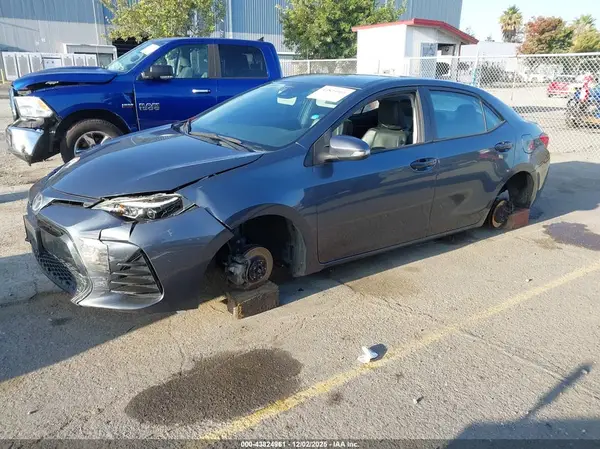 5YFBURHE0HP667234 2017 TOYOTA COROLLA - Image 2