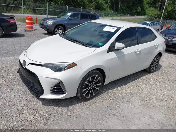 5YFBURHE0HP667637 2017 TOYOTA COROLLA - Image 2