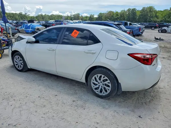 5YFBURHE0HP669002 2017 TOYOTA COROLLA - Image 2