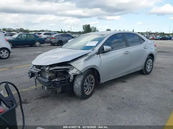 5YFBURHE0HP669162 2017 TOYOTA COROLLA - Image 2