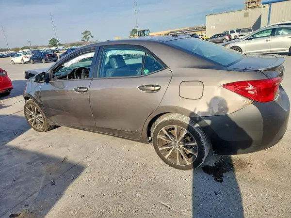 5YFBURHE0HP671414 2017 TOYOTA COROLLA - Image 2