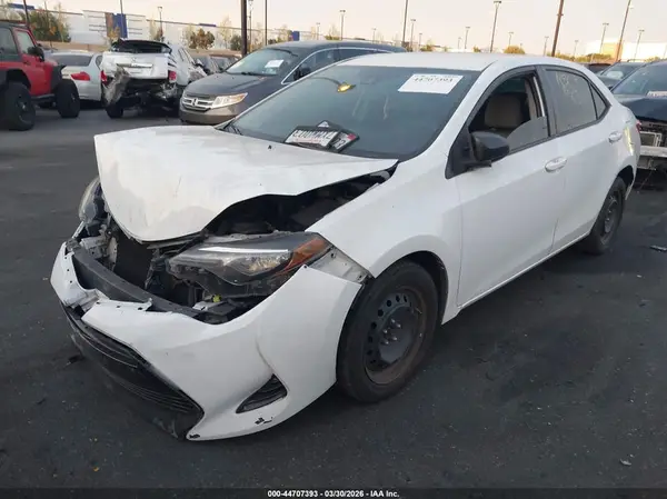 5YFBURHE0HP672899 2017 TOYOTA COROLLA - Image 2
