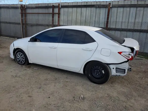 5YFBURHE0HP673616 2017 TOYOTA COROLLA - Image 2