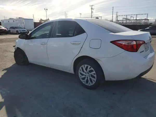 5YFBURHE0HP676774 2017 TOYOTA COROLLA - Image 2