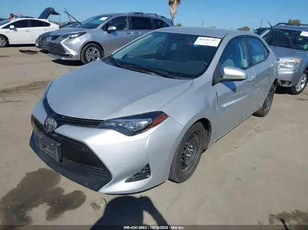 5YFBURHE0HP678234 2017 TOYOTA COROLLA - Image 2