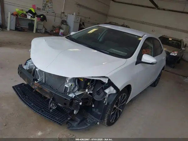 5YFBURHE0HP678248 2017 TOYOTA COROLLA - Image 2