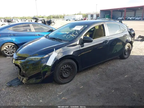 5YFBURHE0HP679173 2017 TOYOTA COROLLA - Image 2