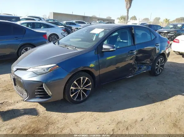 5YFBURHE0HP679822 2017 TOYOTA COROLLA - Image 2