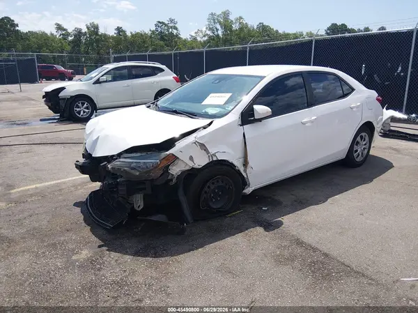 5YFBURHE0HP680775 2017 TOYOTA COROLLA - Image 2