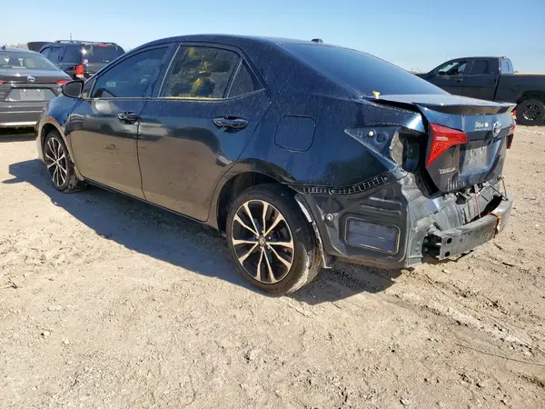 5YFBURHE0HP682607 2017 TOYOTA COROLLA - Image 2