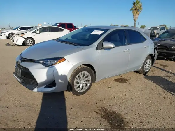 5YFBURHE0HP683482 2017 TOYOTA COROLLA - Image 2