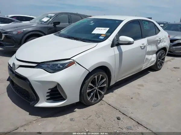 5YFBURHE0HP685216 2017 TOYOTA COROLLA - Image 2