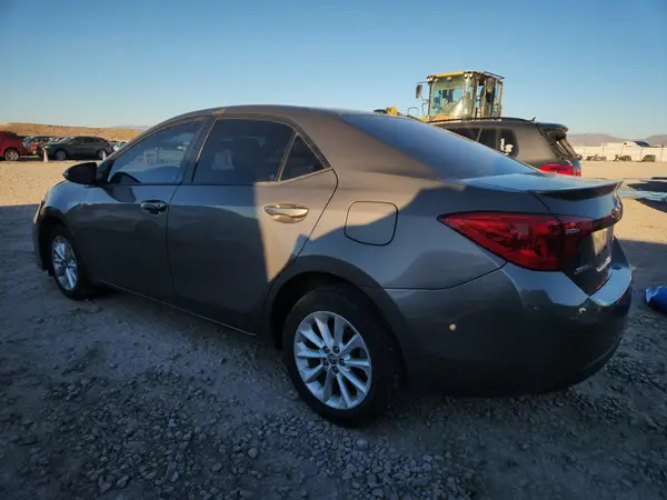 5YFBURHE0HP685801 2017 TOYOTA COROLLA - Image 2