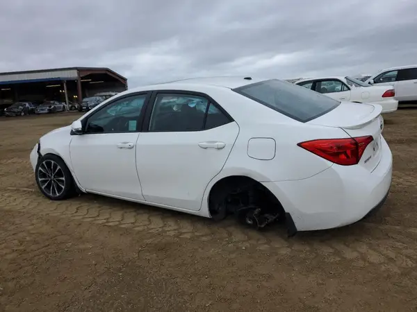 5YFBURHE0HP686026 2017 TOYOTA COROLLA - Image 2