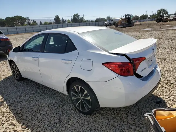 5YFBURHE0HP688276 2017 TOYOTA COROLLA - Image 2