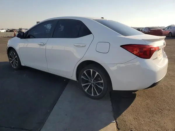 5YFBURHE0HP694112 2017 TOYOTA COROLLA - Image 2