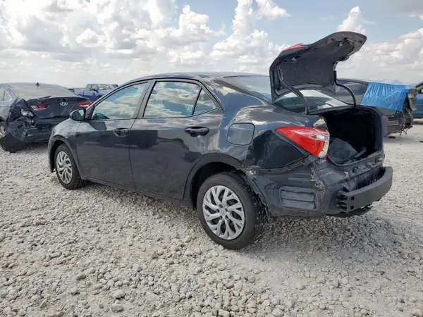5YFBURHE0HP696555 2017 TOYOTA COROLLA - Image 2