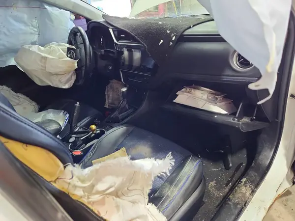 5YFBURHE0HP698564 2017 TOYOTA COROLLA - Image 8