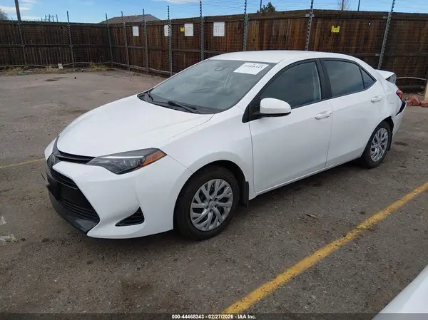 5YFBURHE0HP700636 2017 TOYOTA COROLLA - Image 2