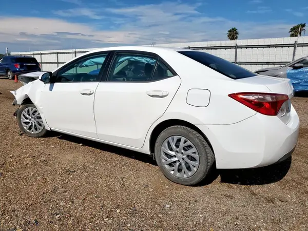 5YFBURHE0HP700944 2017 TOYOTA COROLLA - Image 2