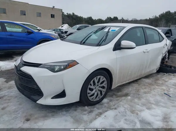 5YFBURHE0HP703696 2017 TOYOTA COROLLA - Image 2